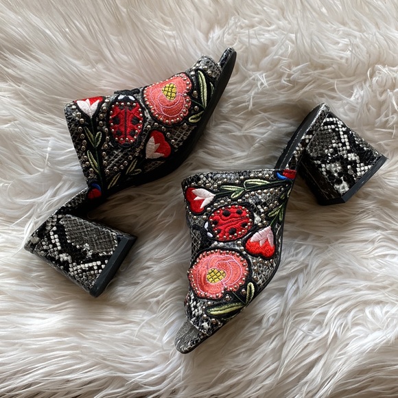 Jeffrey Campbell Floral Snake Embossed Mules Size 8 - Picture 3 of 11